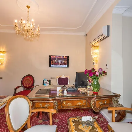 By Murat Crown Taksim 3*