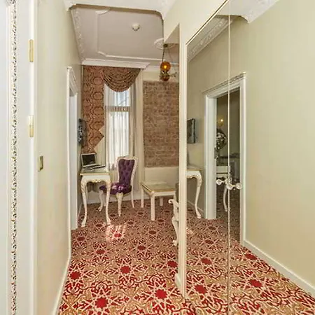 By Murat Crown Taksim Otel 3*