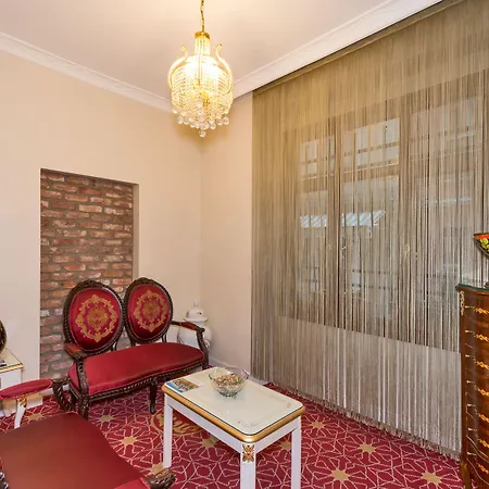 By Murat Crown Taksim 3*