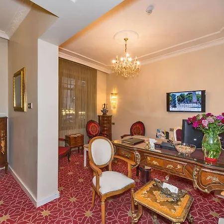 By Murat Crown Taksim Otel