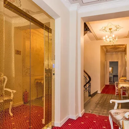 By Murat Crown Taksim Hotel