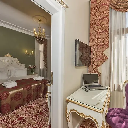 Hotell By Murat Crown Taksim 3*